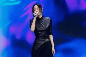 张靓颖启动“综艺感”，不仅回应男友长文，还自曝爱听郭德纲图片