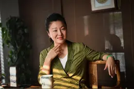 极简的戏曲家程丞 一半鲜亮 一半忧伤图片