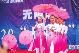 80岁广场舞达人领衔起舞，5岁小朋友也来助阵 无限极广场舞大赛更炫更热烈图片