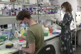 手机屏幕有风险！科学家发现新冠病毒可在光滑表面存活28天图片