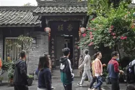 探访宽窄巷子网红原住居民：开门即见天下客图片