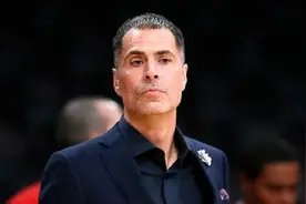 佩林卡赛后第一个电话打给魔术师图片