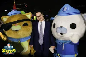 《海底小纵队》惊喜亮相电影节 与吴孟达同台卖萌图片