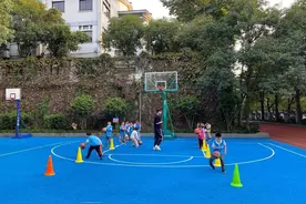 杭州小学生放学后校内托管服务2.0版运行首日，上城区的孩子们第一批“尝鲜”图片