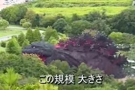 日本兵库现等比例哥斯拉 游客可吊威亚进入“血盆大口”图片