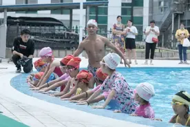 旱鸭子福利！国家级游泳教练教你上游泳课，“快抱”报名，限量10位图片