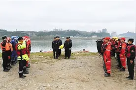 救坠江女孩后失联四川民警因公殉职图片