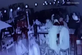 阿根廷一餐馆服务员给桌面取暖器加酒精时爆炸致1死8伤图片