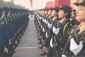 泉州“花木兰”戎装赴军营 玫瑰有担当图片