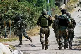 印巴争议地区爆发激烈交火 两名武装人员猛击印军图片