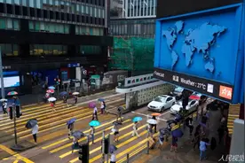 香港经济还会更坏吗？内地访港游客暴跌99%，1/4店铺或将倒闭图片