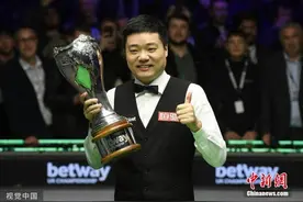 丁俊晖连扳4局逆转斯佳辉 晋级英格兰公开赛次轮图片