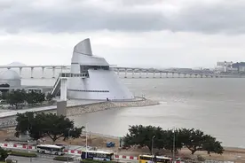 应对台风“浪卡”澳门悬挂8号风球进入实施预防状态图片
