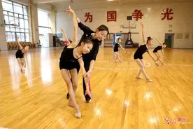 河北石家庄：发展艺术体操 强健少年体魄图片