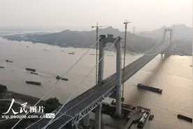 江苏镇江：我国首座公铁两用悬索桥五峰山长江大桥开通在即图片