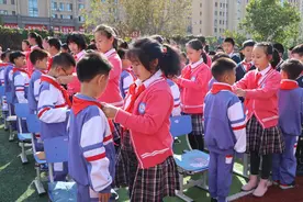 传承红色基因 红岩小学举行新队员入队仪式图片