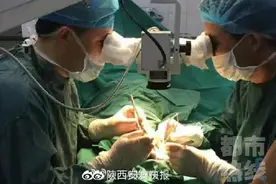 小伙四根手指断裂10小时后成功接指图片