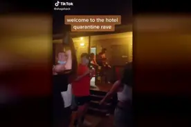 澳大利亚边境隔离点有人开派对狂欢：不戴口罩 近身跳舞图片