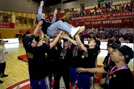 收获“两连冠”！2020四川男子篮球联赛闭幕 自贡代表队成功卫冕图片