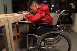 轮椅上的银器“魔术师”视频封面