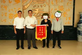 定制的红木家具却被商家卖给他人，女子奔波11年才拿到赔偿款图片