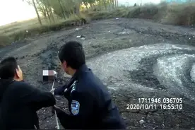 危急！齐齐哈尔女子掉入化粪池，民警赶到时已没过胸口图片