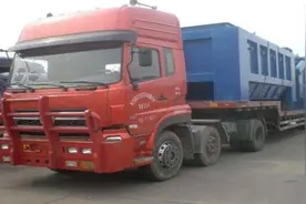 大货车高速被特殊对待，服务区禁止大货车进入，出了事谁负责？图片