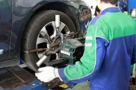 四轮定位多久做一次？出现这个现象就要注意了图片