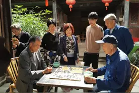 古镇崇仁迎来围棋国手，柯洁与七旬老农同场对弈图片