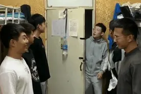 “男生在宿舍演奏西游记”火了！网友：献上膝盖图片