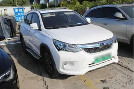 上海龙耀路隧道内两司机相互别车事件，警方发布情况通报图片