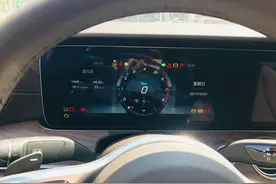 奔驰E300L新车一个月就半路熄火 车主称厂家态度差、买车还受气图片