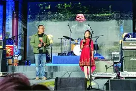 10岁青岛女孩用声音“征服”老狼图片