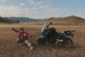 俄媒：俄小伙骑摩托长途旅行 欲前往中国“寻亲”图片