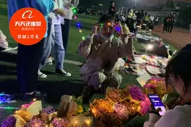 看哭！抗癌7年周口女孩卖花救母：今世卖花，来世漂亮图片