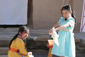 《谁知盘中餐》：爸妈不在 哥哥姐姐就是家长图片