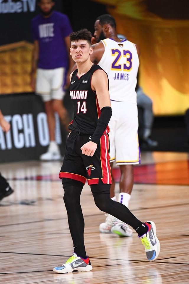 NBA赛季盘点之九大装逼&炫技时刻：“歪嘴战神”希罗领衔