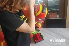 烟台开发区一女子手卡“擦玻璃神器”痛苦万分 消防紧急出动成功救援图片
