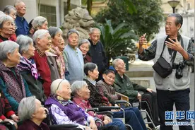 老年公寓的20张合影图片