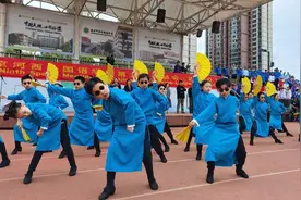 帅呆了！这所学校体育节开幕式表演太精彩图片