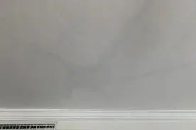 重庆一楼盘200余户业主反映楼板开裂，开发商称正整改图片