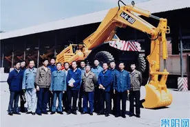 40年前 贵阳矿山机器厂的挖掘机获全国机械工业最高奖图片