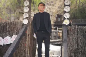 男子被查酒驾落水身亡，家属：他扑腾了7秒，交警不救用手电筒照，我家已经垮了图片