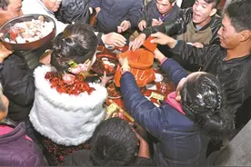 顺德人摆喜酒 重情不重“金”图片