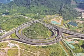 “逢山开路”打通交通瓶颈“路下造路”提升交通供给图片