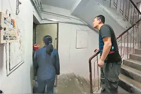 挨家调解 楼上住户平摊维修费用 逐门张贴 百份温馨提示减少投诉图片