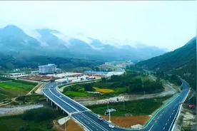 这条穿梭在秦岭山水间的高速路，即将可行视频封面