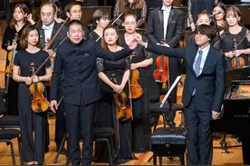 85岁作曲家陈钢：穿爱马仕橙、玩跨界、写完《梁祝》60年后写《情殇》图片