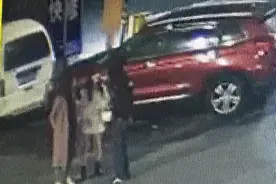 凌晨遭酒鬼纠缠，烟台俩女子教科书式脱身+反击图片