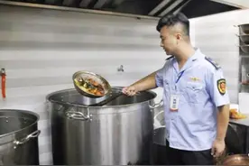 恶不恶心？贵州一火锅店餐厨垃圾提炼“老油”！有上万人吃过图片